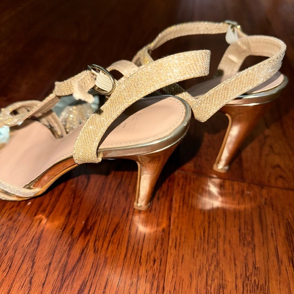 Gold heels size 7.5-8 women - Picture 3 of 3